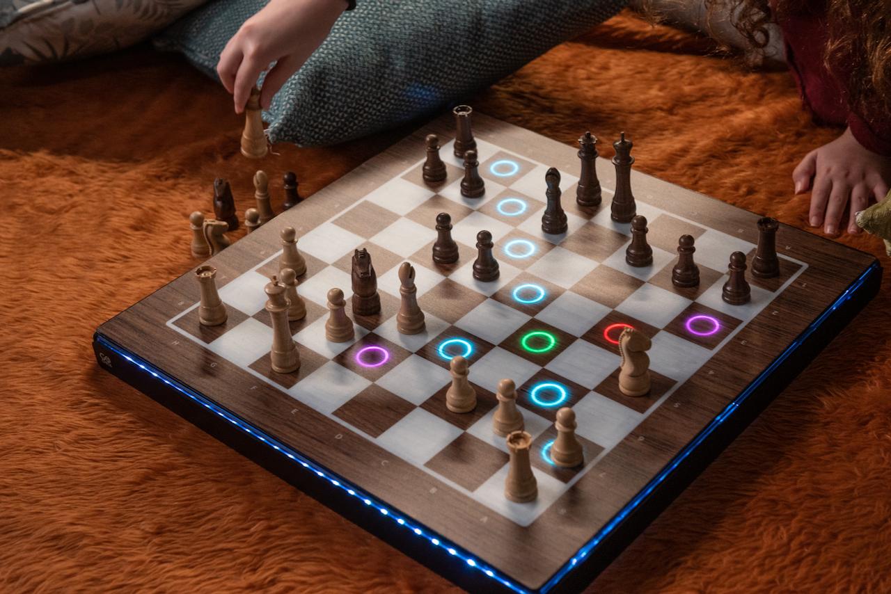 GoChess brings online opponents' moves to a robotic chessboard